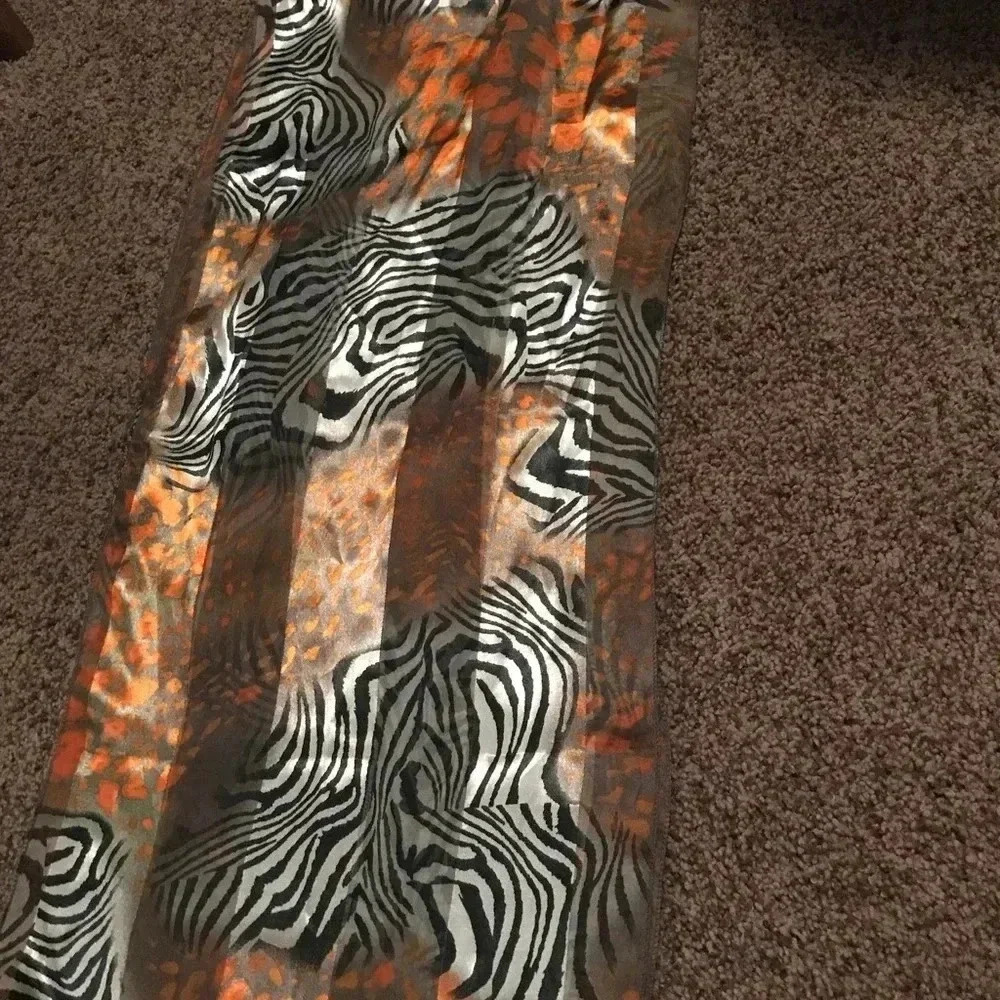 100% polyester animal print‎ scarf - Picture 3 of 4